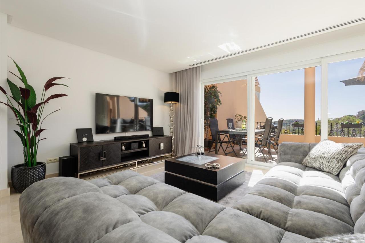 Apartamento Penthouse With Sea And Views, Nueva Andalucia,